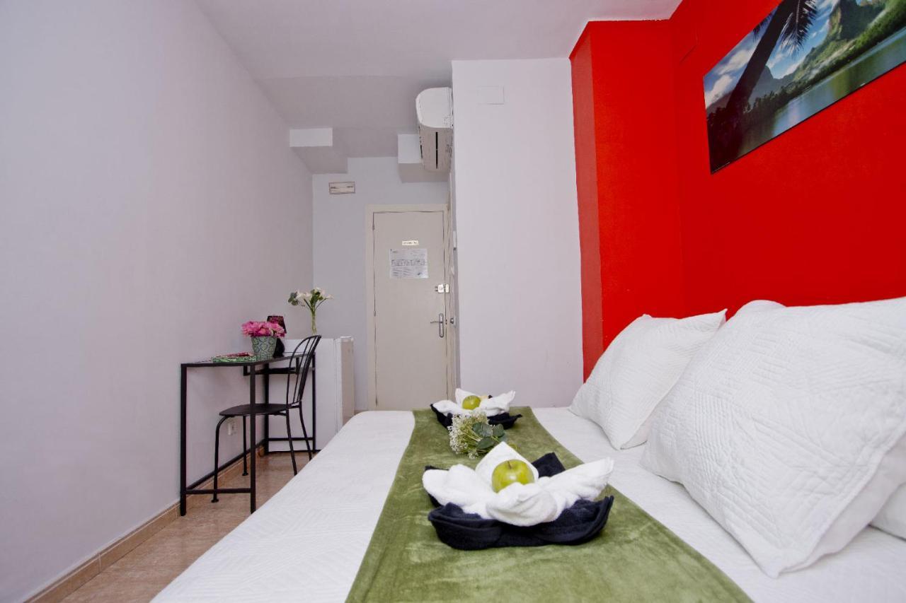 Barcelona City North Hostal Εξωτερικό φωτογραφία